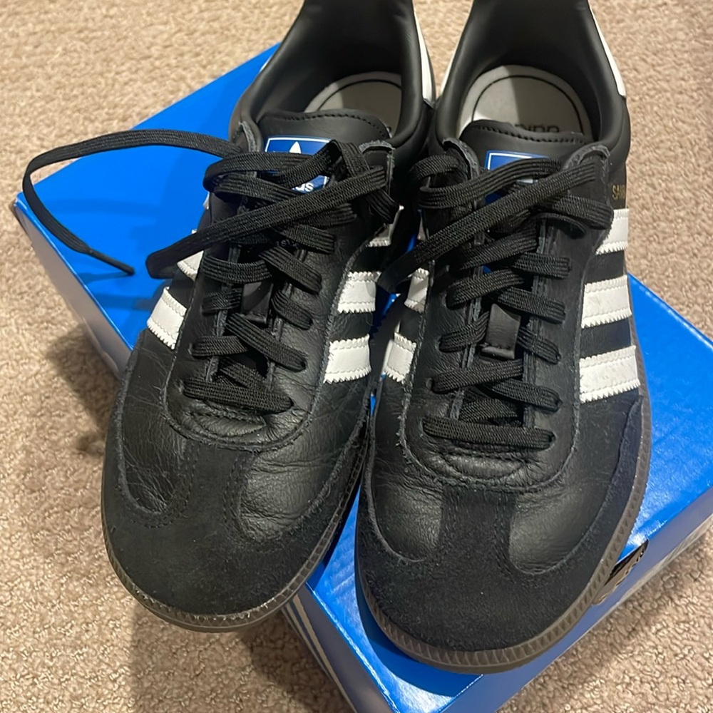 Kids black and white sambas